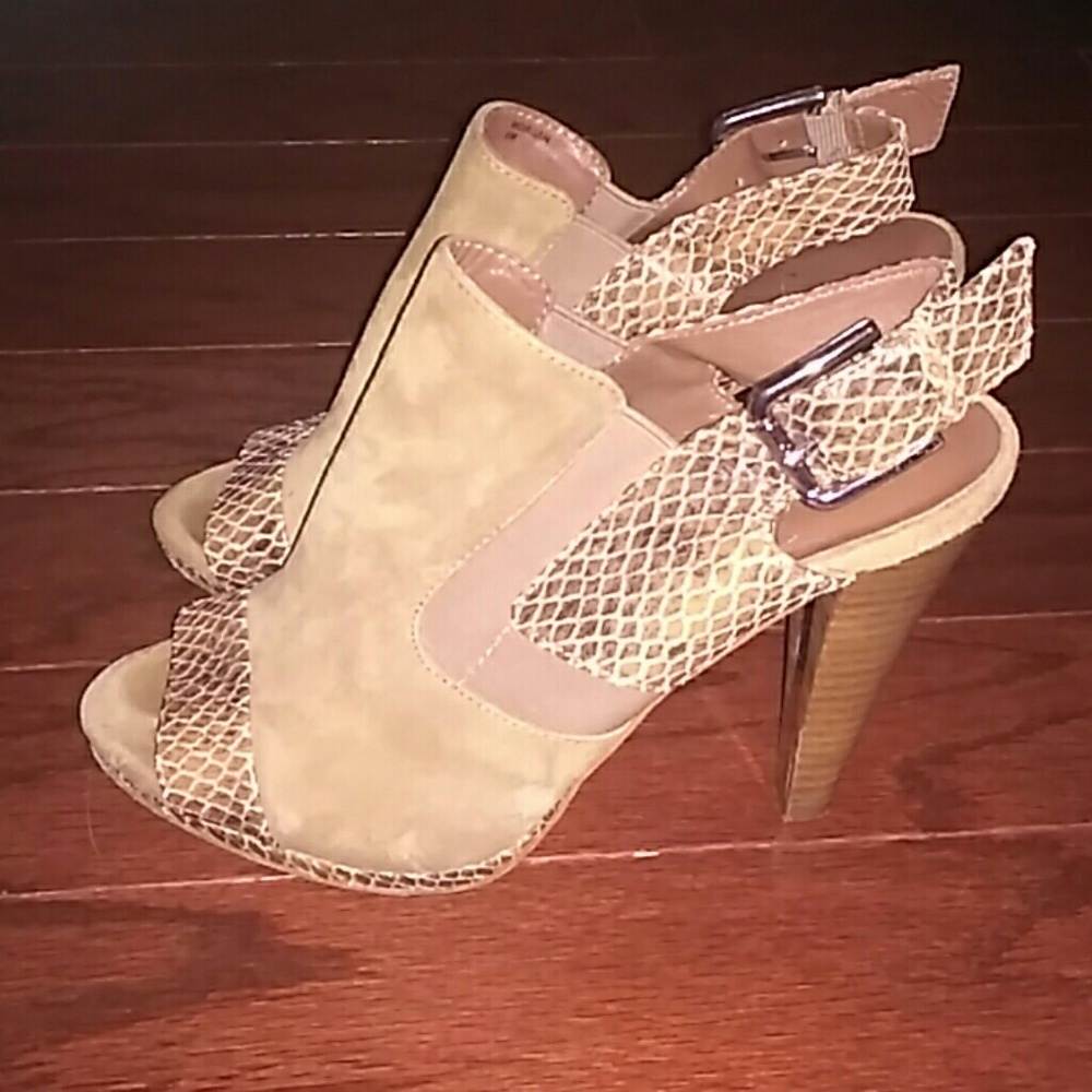 Donald J Pilner size 6